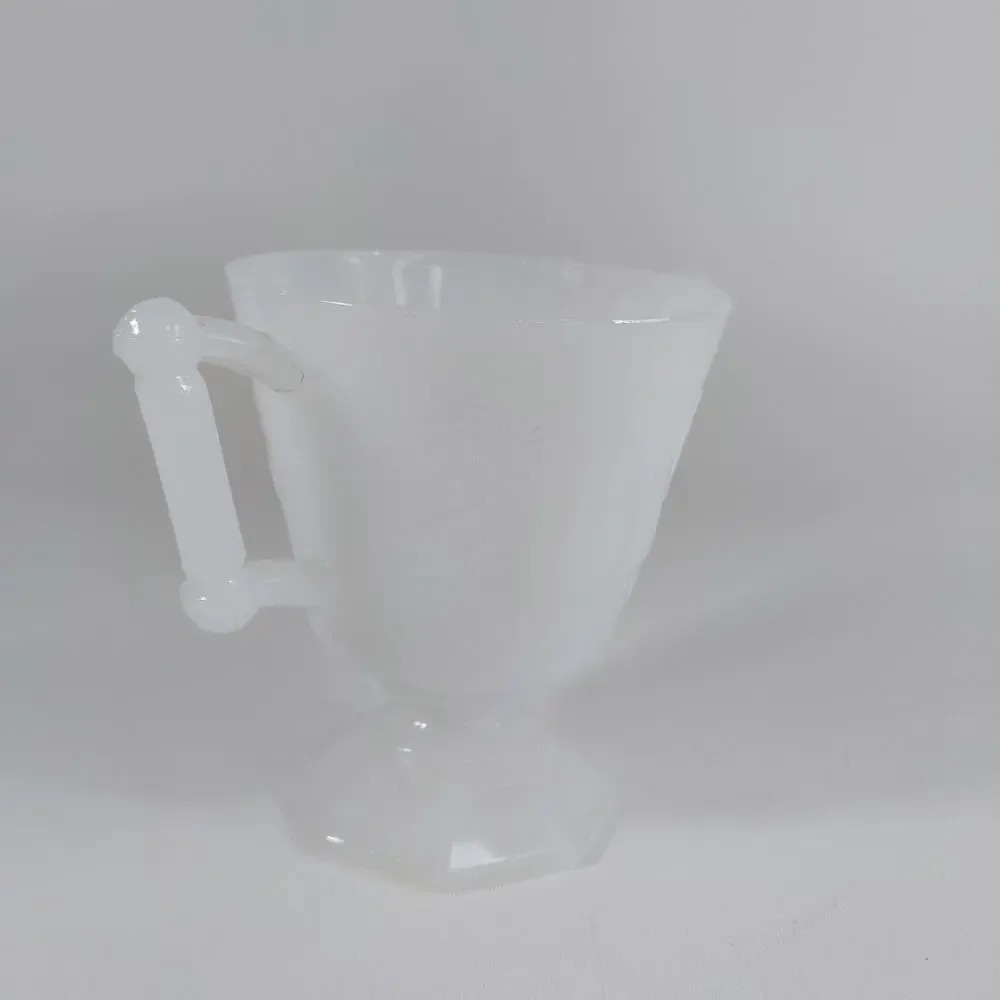 Vintage Milk Glass, Jeanette Co‎ 